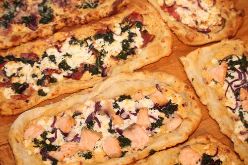 Blätterteig Pizza – Schnelle Pizza mit knusprigem Boden – Soßen Rezept – selber machen