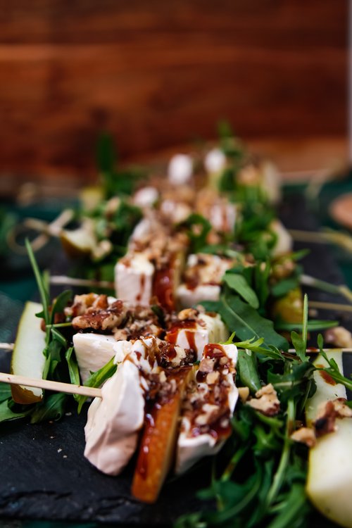Brie-Spieß mit Birne & Rucola – Elegantes Fingerfood – Pasta Rezept – einfach kochen