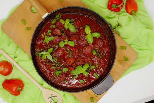 Chorizo in Tomatensoße – Würzig-scharfes Pasta-Rezept – selber machen