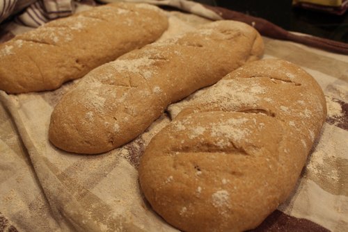 Dinkelvollkorn Baguette – Knuspriges Brot selber backen – Soßen Rezept