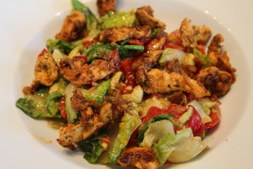 Gyrossalat mit Avocado-Dressing – Lecker & sättigend – Pasta Rezept – einfach kochen