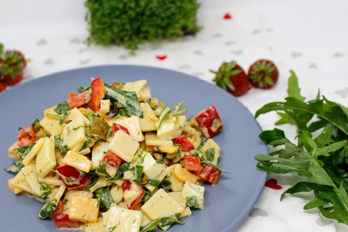 Käsesalat Rezept – Der schnelle Klassiker für Partys – einfach kochen