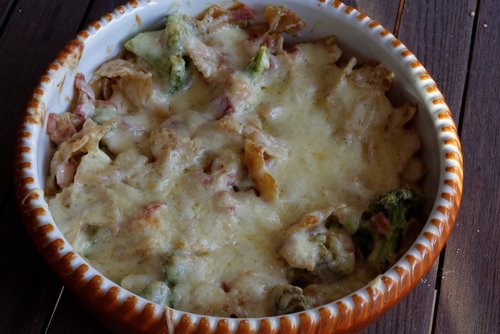Nudelauflauf mit Brokkoli & Schinken – Cremig überbacken – Pasta Rezept – einfach kochen