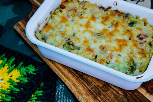 Nudelauflauf Pizza-Style – Überbacken mit Tomaten & Käse – Pasta Rezept – einfach kochen