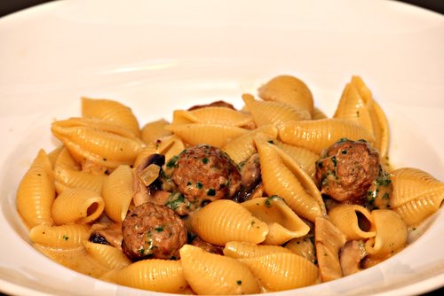 Nudelpfanne mit Hackbällchen – Schnelles Familienessen – Pasta Rezept – einfach kochen