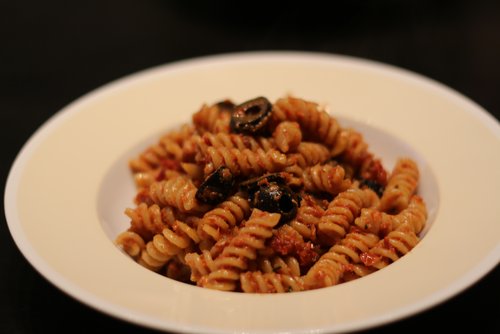 Pesto mit getrockneten Tomaten – Intensiv & aromatisch – Dip Rezept – selber machen
