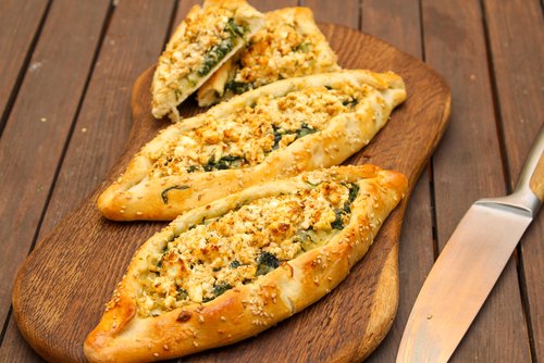Pide mit Spinat & Feta – Türkisches Fladenbrot – Soßen Rezept – selber machen
