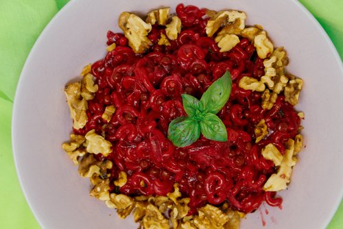 Rote Beete Pasta mit Nüssen – Bunt, cremig & gesund – Pasta Rezept – einfach kochen