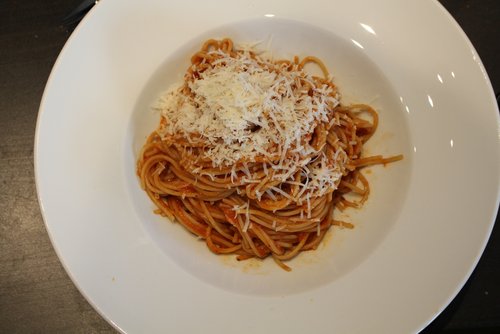 Schnelle Tomatensoße mit Vollkornspaghetti – Soßen Rezept – selber machen