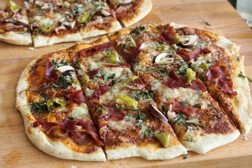 Selbstgemachte Pizza – Der perfekte Teig & Belag – Soßen Rezept