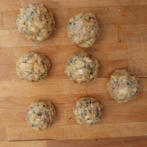 Semmelknödel Rezept – Fluffig & saftig wie bei Oma – einfach kochen