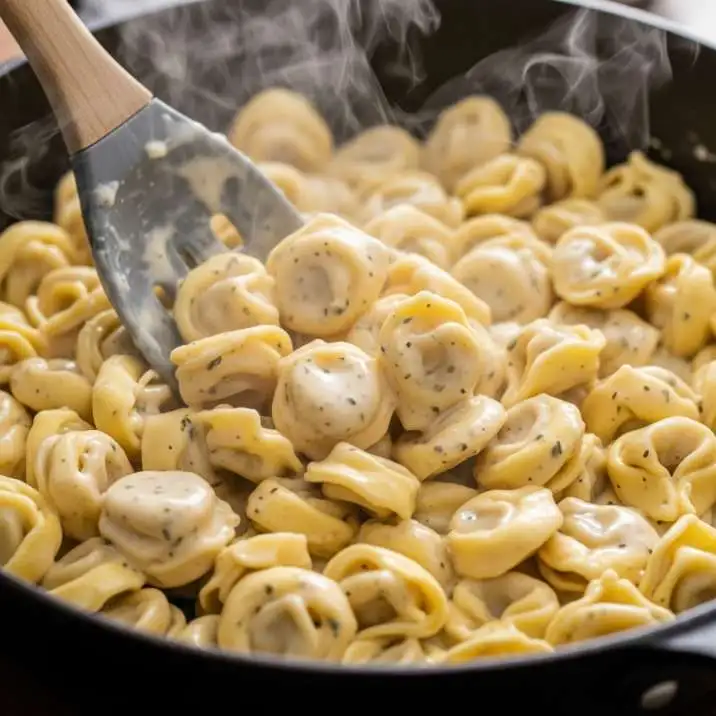 Tortellini mit Käse-Sahne-Soße: So gelingt dir die perfekt cremige Pasta! – Pasta Rezept – einfach kochen